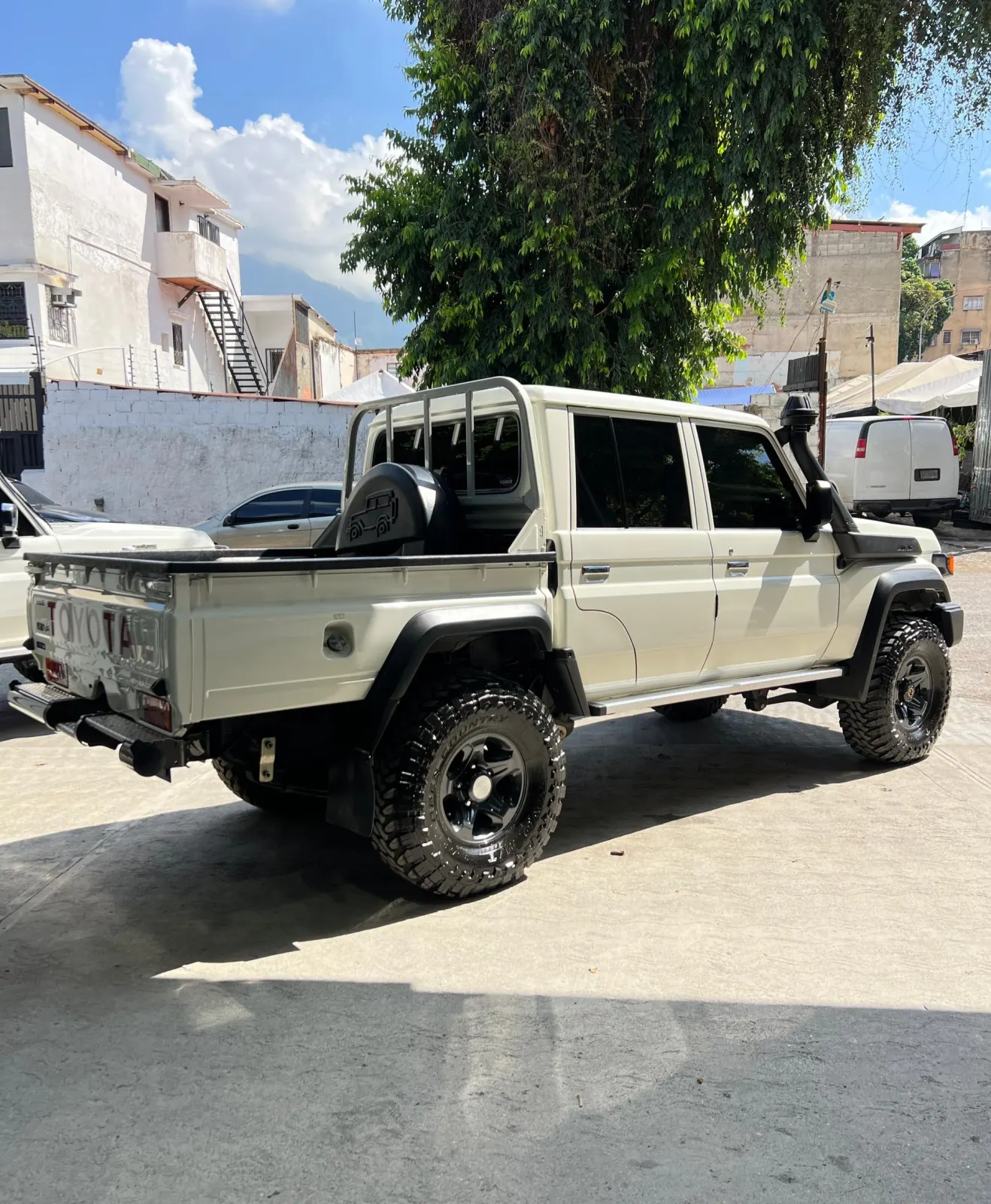 Toyota Land Cruiser 79 Hembrita 40th Aniversario 2025 — foto 9