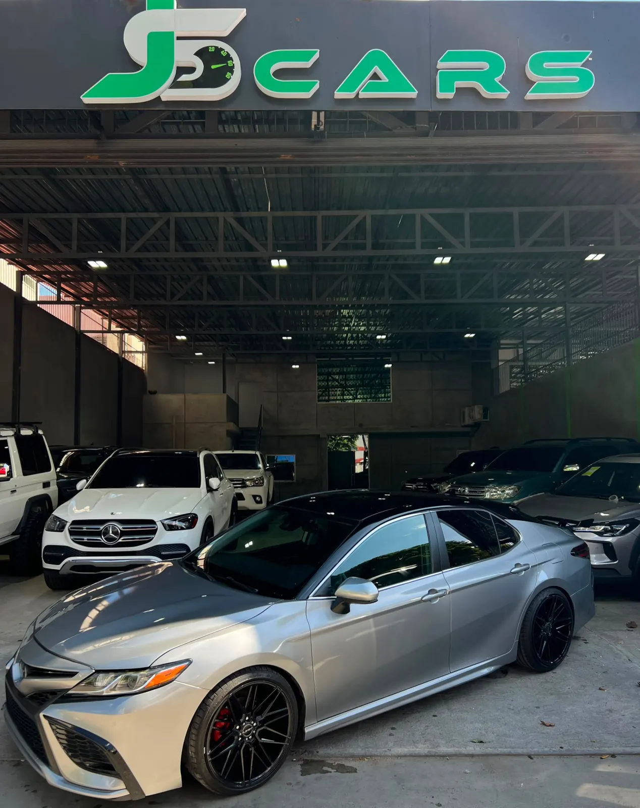 Toyota Camry SE 2021 — foto 1