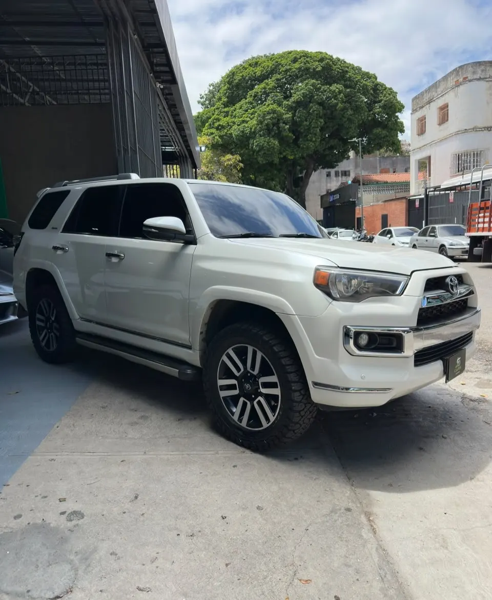 Toyota 4Runner Limited 2016 — foto 10